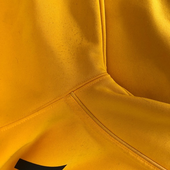 UW Oshkosh Sweatshirt - Picture 5 of 5